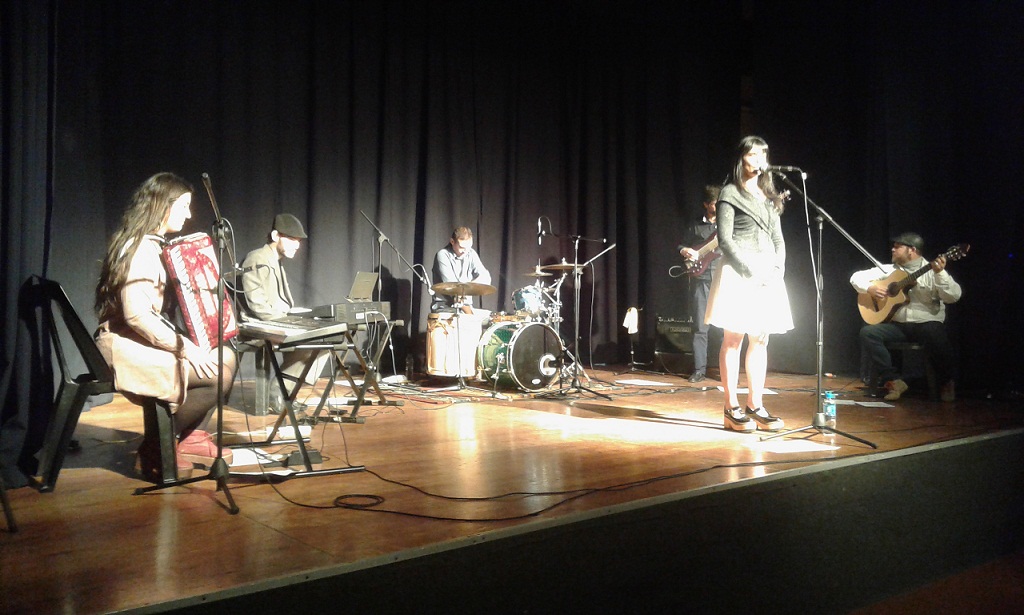 ER canta en Crespo - 01