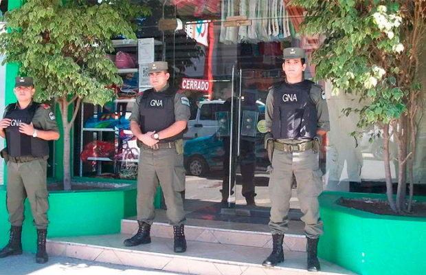 Gendarmería operativo tienda