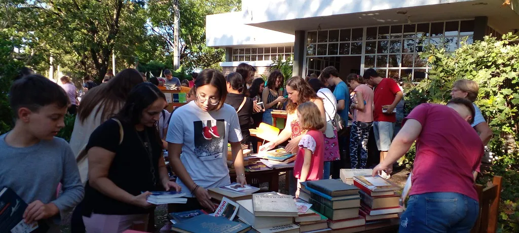 suelta de libros biblioteca