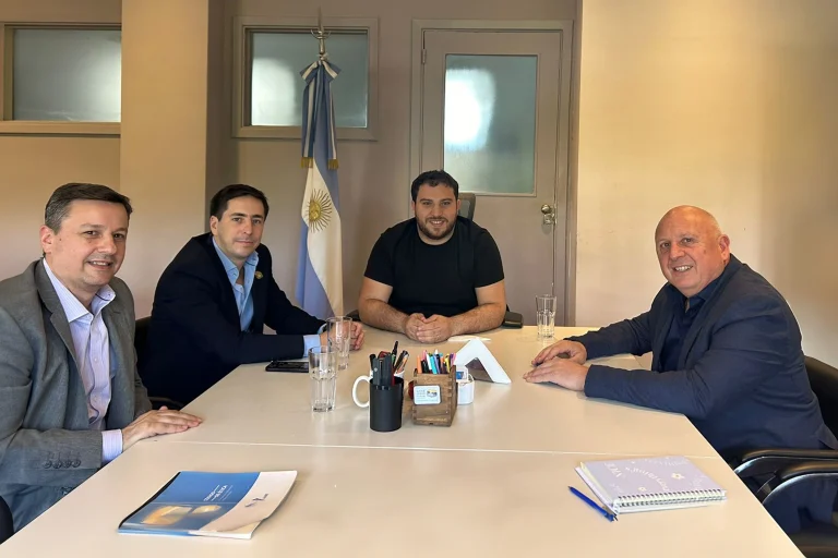 02-Reunion-AABE-768x512