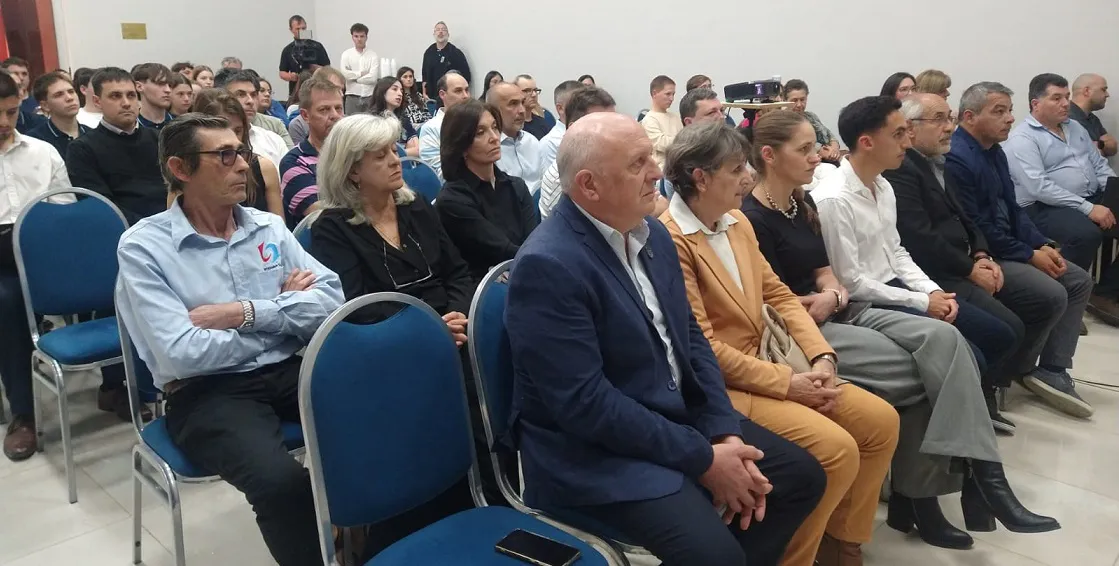 WhatsApp Image 2025-09-12 at 18.37.31 (1)