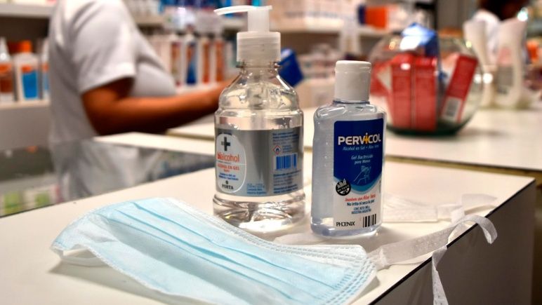 Barbijo y alcohol en gel