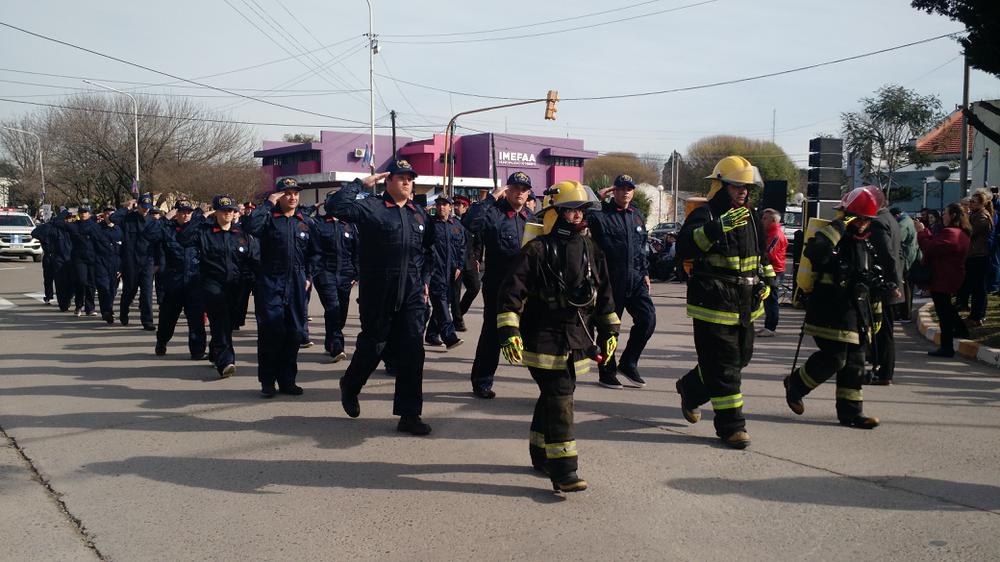 Desfile Bomberos Crespo