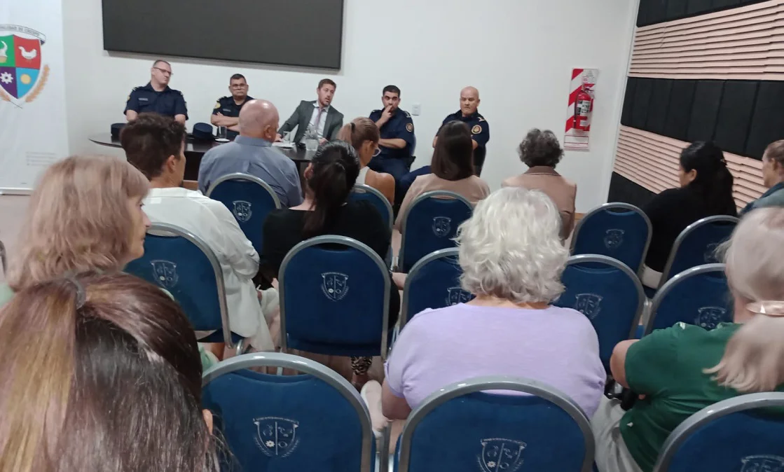 Reunion policia y vecinos4