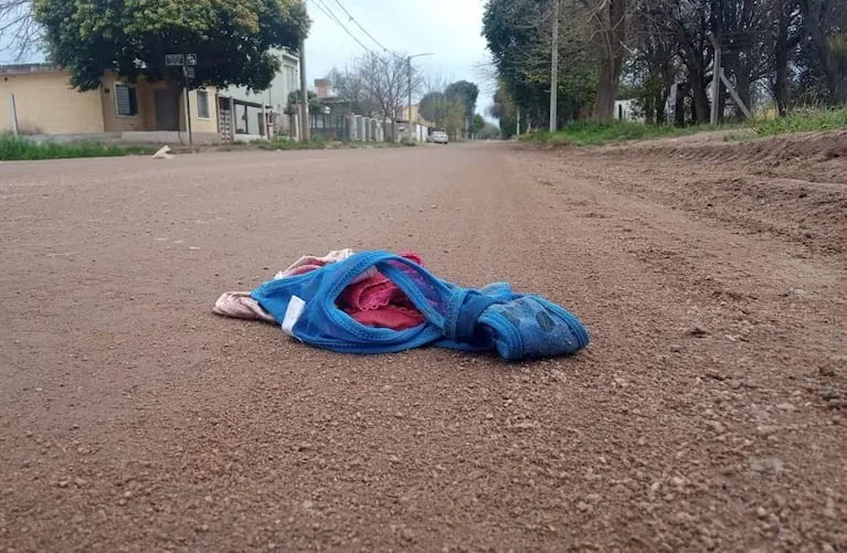 misterio-por-una-ruta-de-tangas-desparramadas-en-colonia-caroya-JO23XZHLKVGVDF2OZUFB7L72WY
